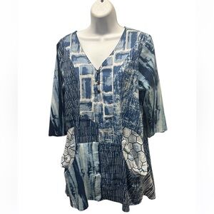 S/M.   NWT.  Blue Patterned Women's Blouse. 225264.  BL/RD 12